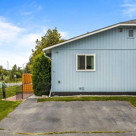 Updated Townhome Near Airport And Shopping! Анкоридж Экстерьер фото
