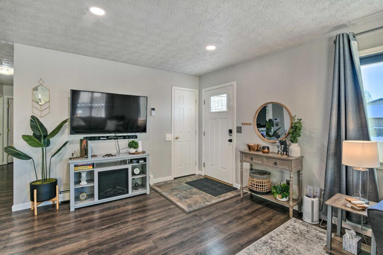 Updated Townhome Near Airport And Shopping! Анкоридж Экстерьер фото