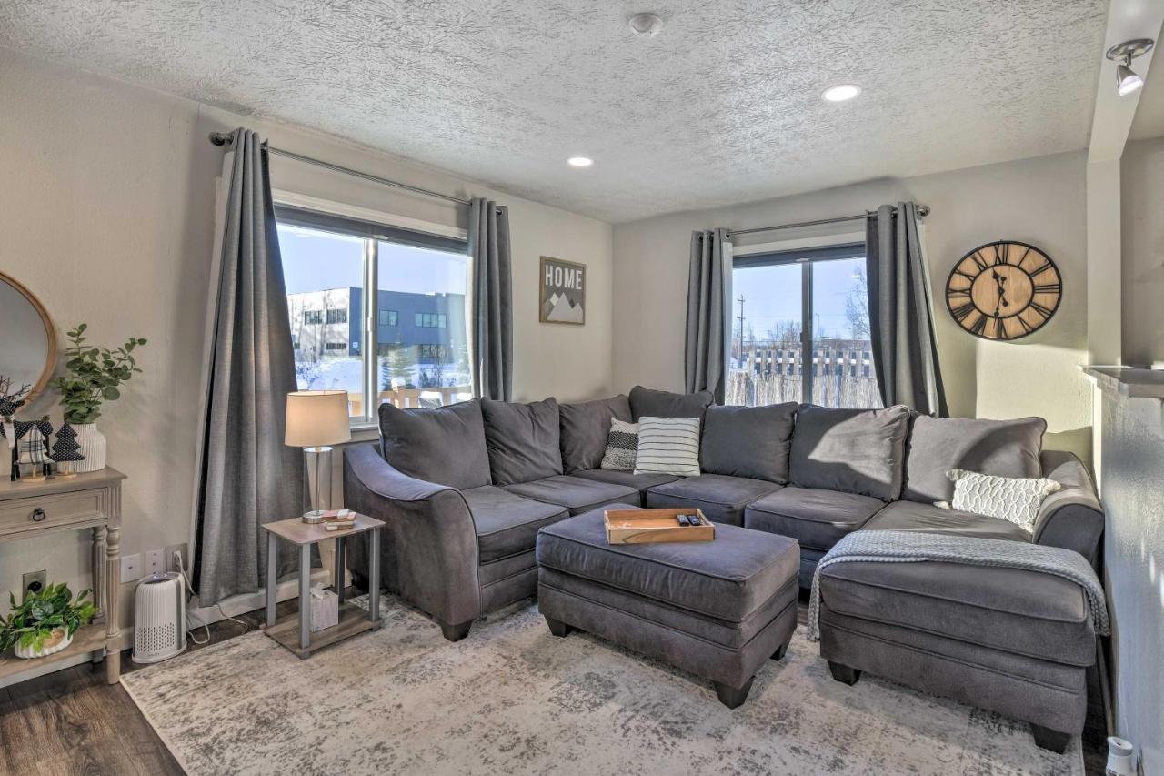 Updated Townhome Near Airport And Shopping! Анкоридж Экстерьер фото