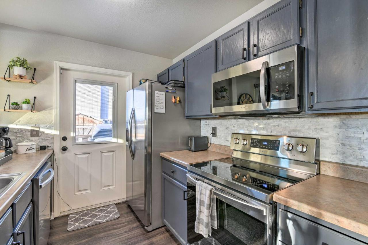 Updated Townhome Near Airport And Shopping! Анкоридж Экстерьер фото