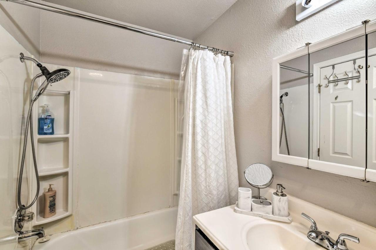 Updated Townhome Near Airport And Shopping! Анкоридж Экстерьер фото